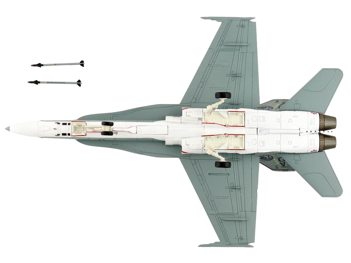 McDonnell Douglas F/A-18C Hornet Aircraft "VFA-15 Retro TAC Demo Jet VFA-106 Gladiators" (2017) United States Navy "Air Power Series" 1/72 Diecast Model by Hobby Master-4