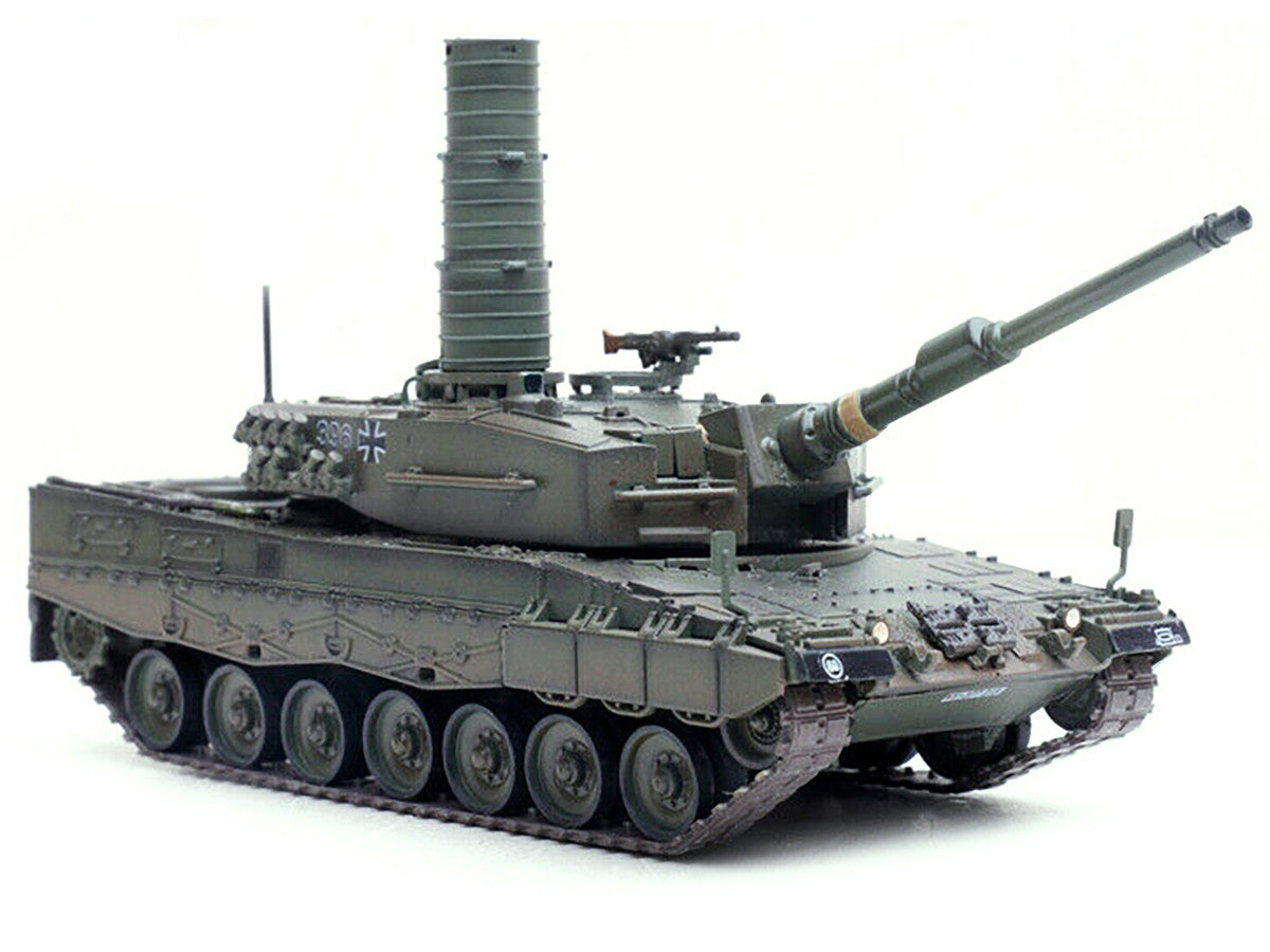 Leopard 2A4 Main Battle Tank with Snorkel "Green Camouflage" German Army "Armor Premium" Series 1/72 Diecast Model by Panzerkampf-2