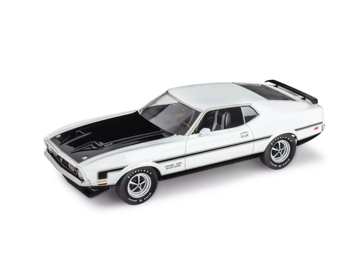 Level 4 Model Kit 1971 Ford Mustang Boss 351 1/25 Scale Model by Revell-3
