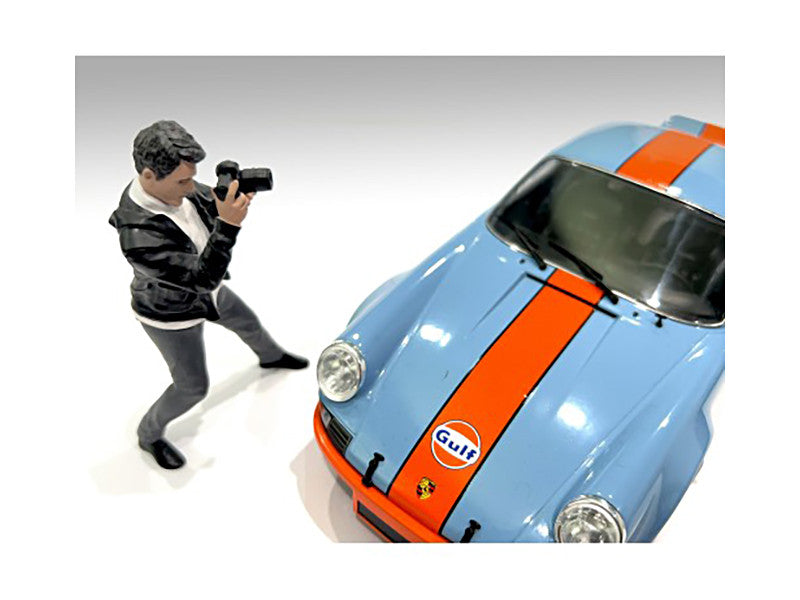 "Photographers" Figure #6 for 1/18 Scale Models by American Diorama-1