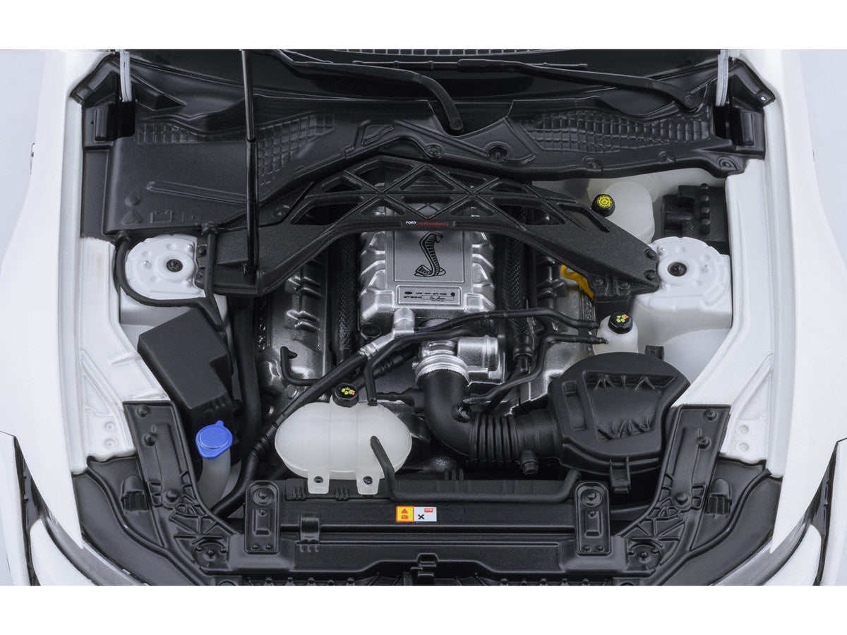 Ford Mustang Shelby GT500 Oxford White with Black Stripes 1/18 Model Car by Autoart-2