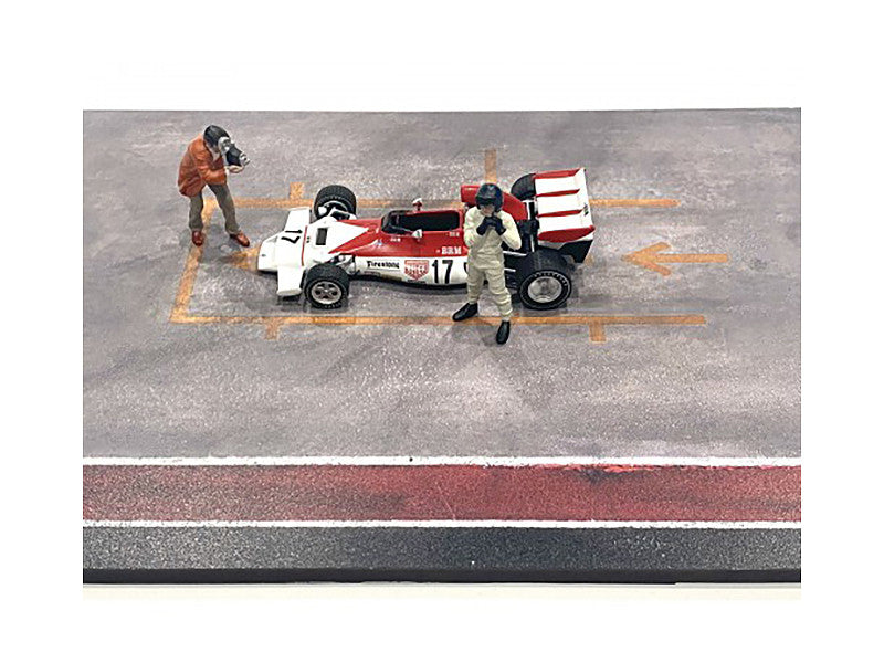 "Race Day" Two Diecast Figures Set 2 for 1/43 Scale Models by American Diorama-1
