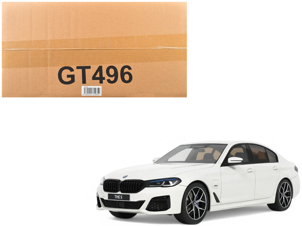 2023 BMW 545e xDrive M Sport Alpine White 1/18 Model Car by GT Spirit-4