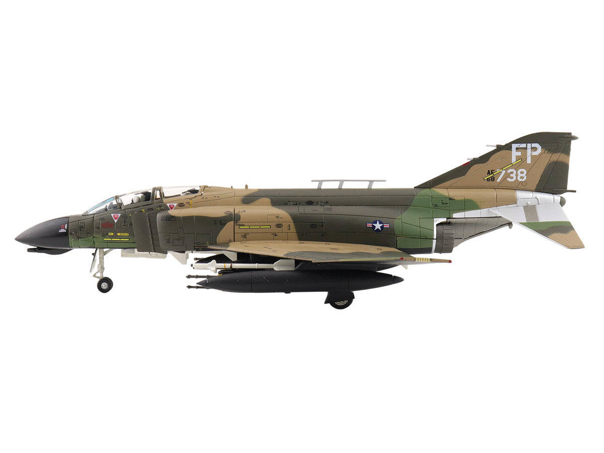 McDonnell Douglas F-4D Phantom II Fighter-Bomber Aircraft "66-8738 Night Owl 497th TFS Ubon RTAFB Thailand" (1972) United States Air Force "Air Power Series" 1/72 Diecast Model by Hobby Master-1