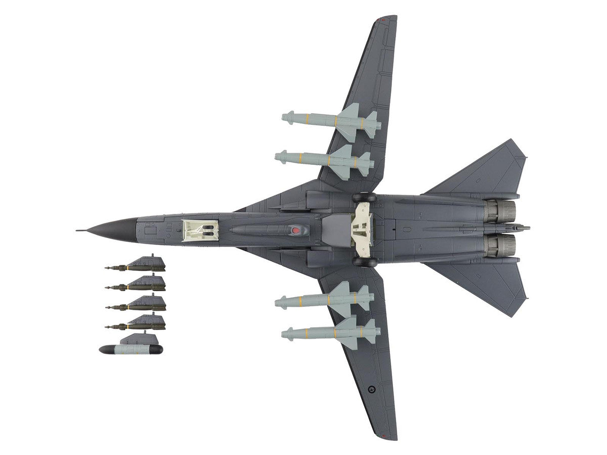 General Dynamics F-111C Pig Aircraft "90th Anniversary of No. 6 Squadron" (2007) Royal Australian Air Force  "Air Power Series" 1/72 Diecast Model by Hobby Master-3