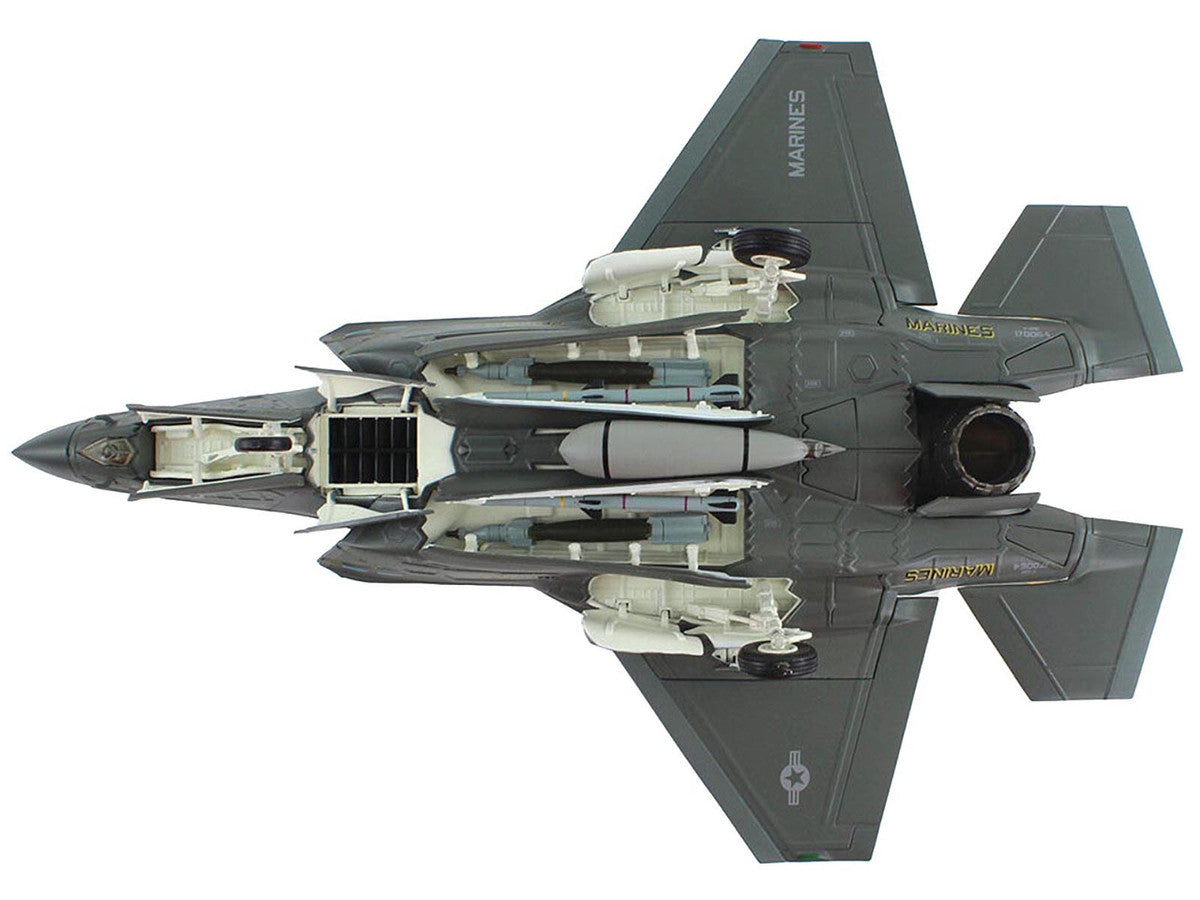Lockheed Martin F-35B Lightning II Aircraft "Black Death VMFA-542 MCAS Cherry Point" (2023) United States Marine Corps "Air Power Series" 1/72 Diecast Model by Hobby Master-2