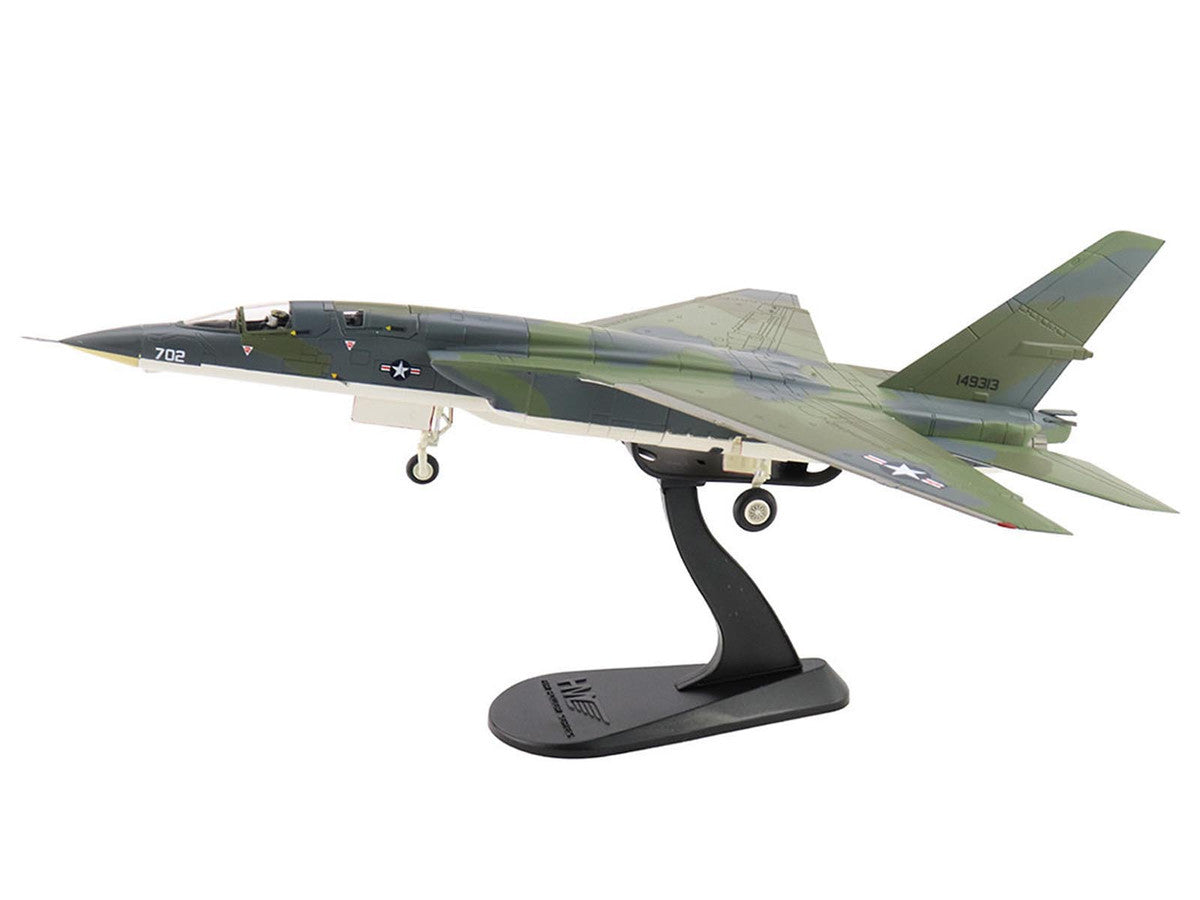 North American RA-5C Vigilante Aircraft "149313 RVAH-6 Fleurs Experimental Scheme USS Constellation" (1966) United States Navy "Air Power Series" 1/72 Diecast Model by Hobby Master-4