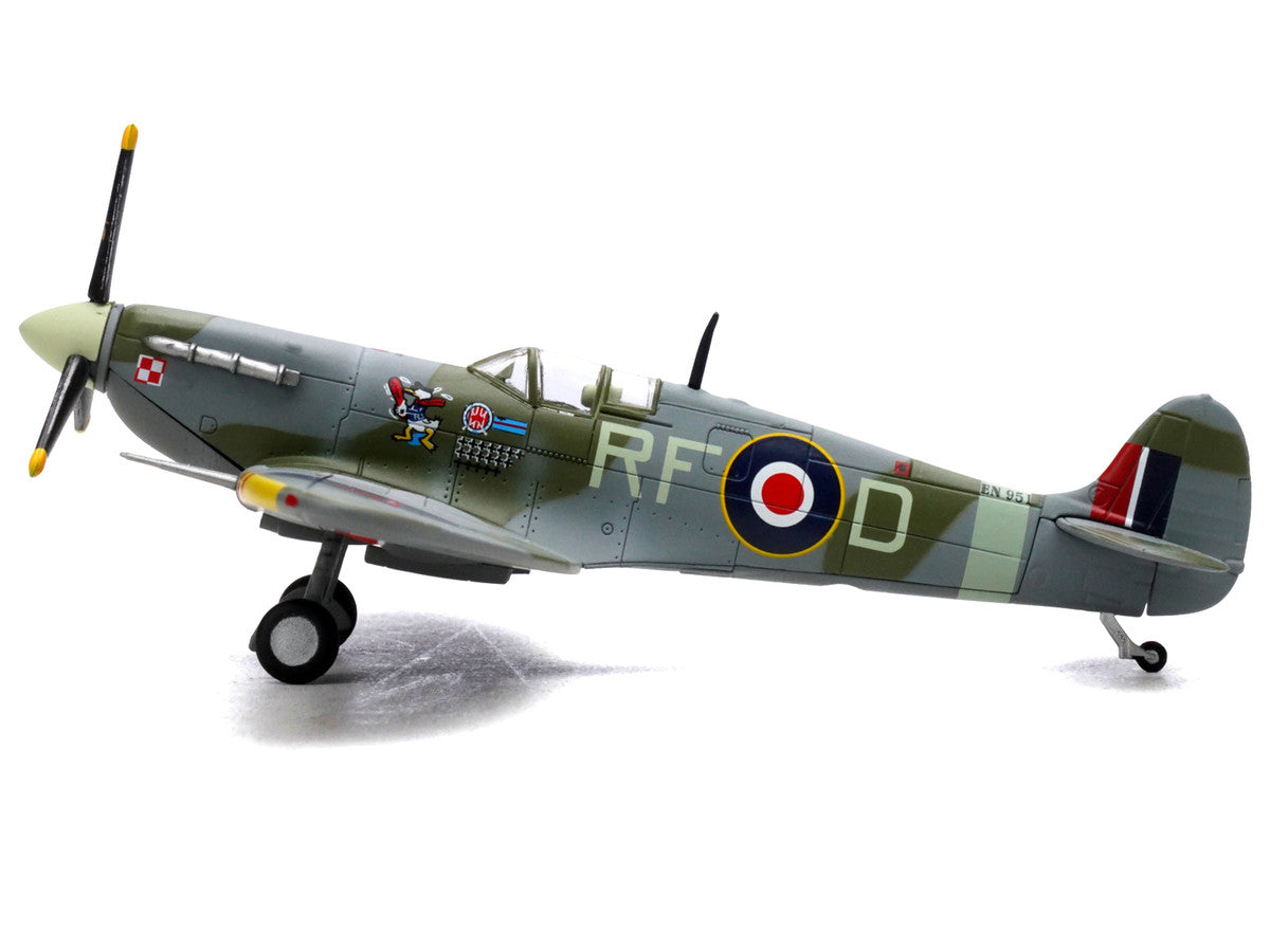 Supermarine Spitfire Mk Vb Fighter Aircraft "EN951 Ace Jan Zumbach No. 303 Polish Kosciuszko Squadron" (1943) Royal Air Force 1/72 Diecast Model by Legion-1