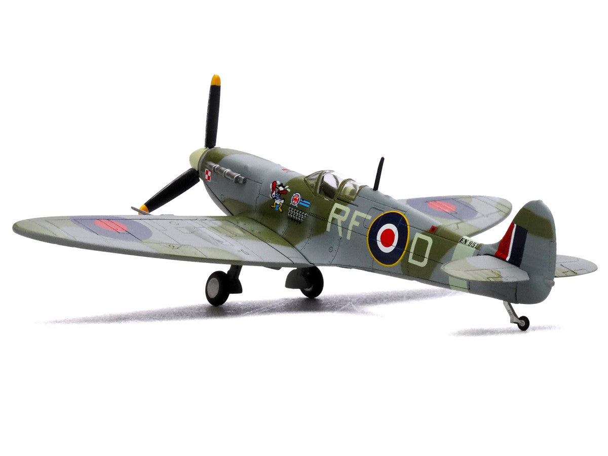 Supermarine Spitfire Mk Vb Fighter Aircraft "EN951 Ace Jan Zumbach No. 303 Polish Kosciuszko Squadron" (1943) Royal Air Force 1/72 Diecast Model by Legion-0