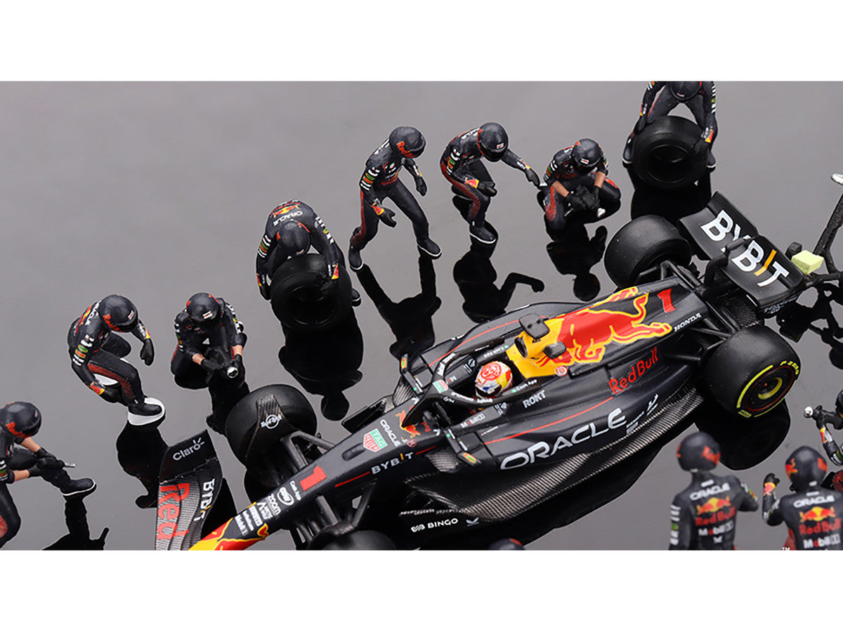 Red Bull RB19 #1 Max Verstappen Winner Formula One F1 "Japanese GP" (2023) with Red Bull Pit Crew Set of 21 pieces Limited Edition to 5000 pieces Worldwide 1/64 Diecast Model Car by Mini GT-2