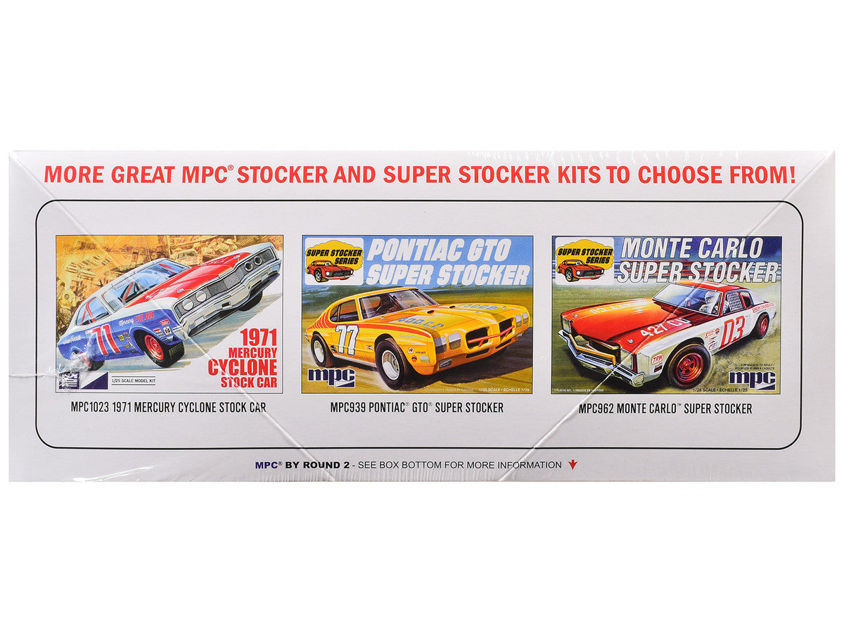Skill 2 Model Kit 1972 Ford Torino Stock Car "Bobby Isaac" 1/25 Scale Model by MPC-1