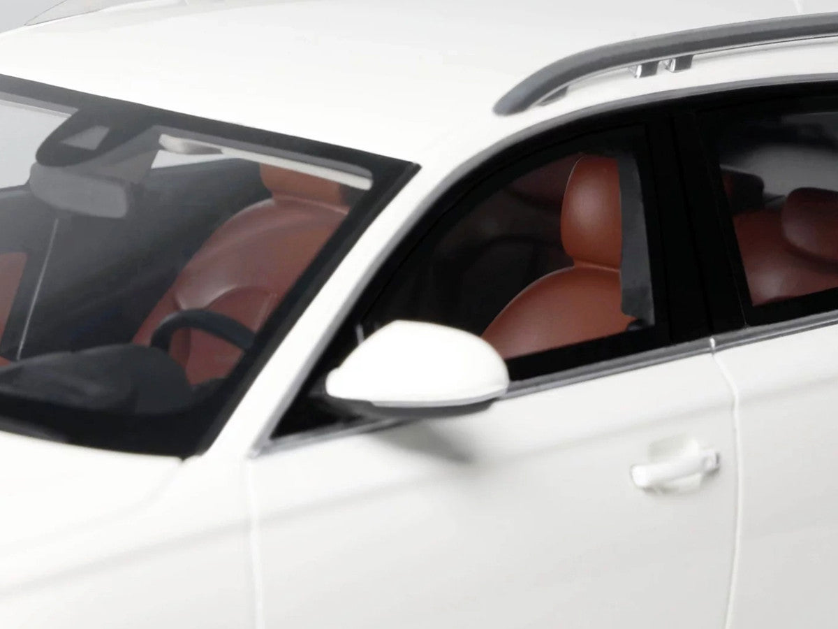 2015 Audi C7 All Road Ibis White 1/18 Model Car by Otto Mobile-3